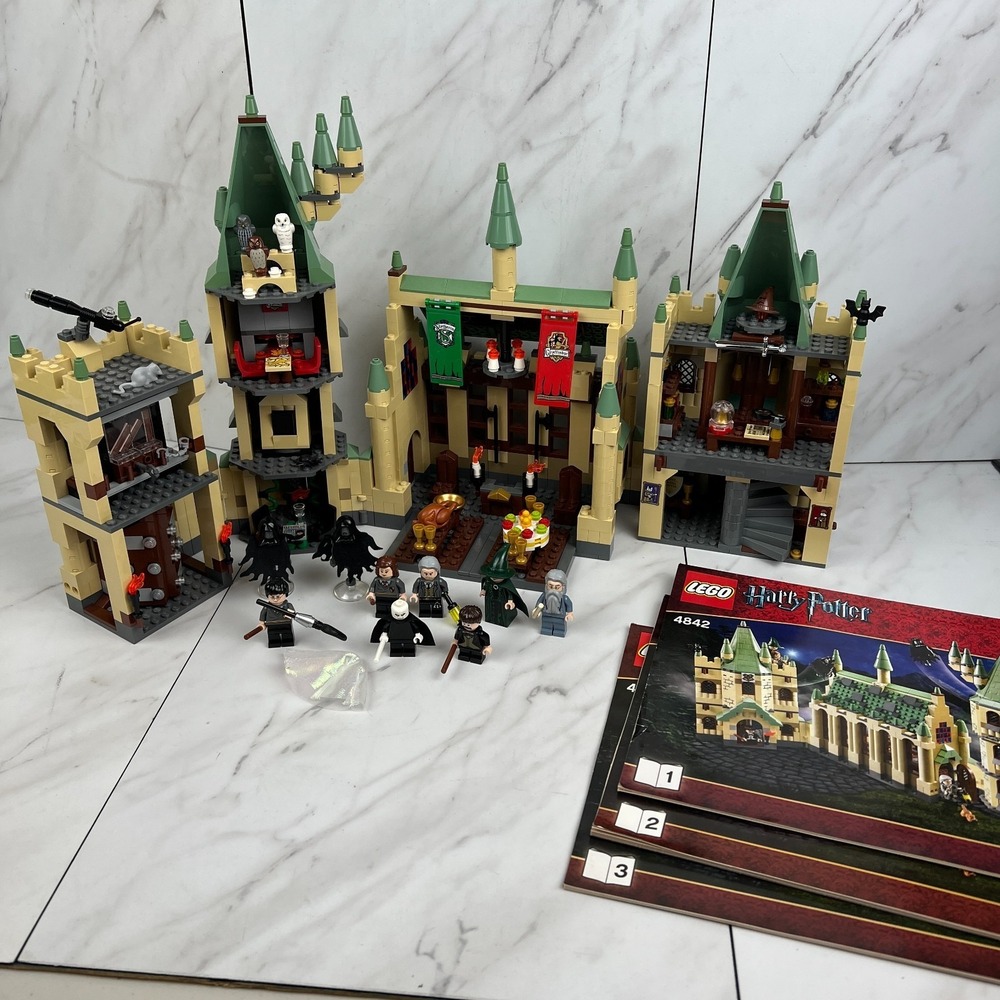 LEGO 4842 Harry Potter: Hogwarts Castle 99% Complete w/ Manual